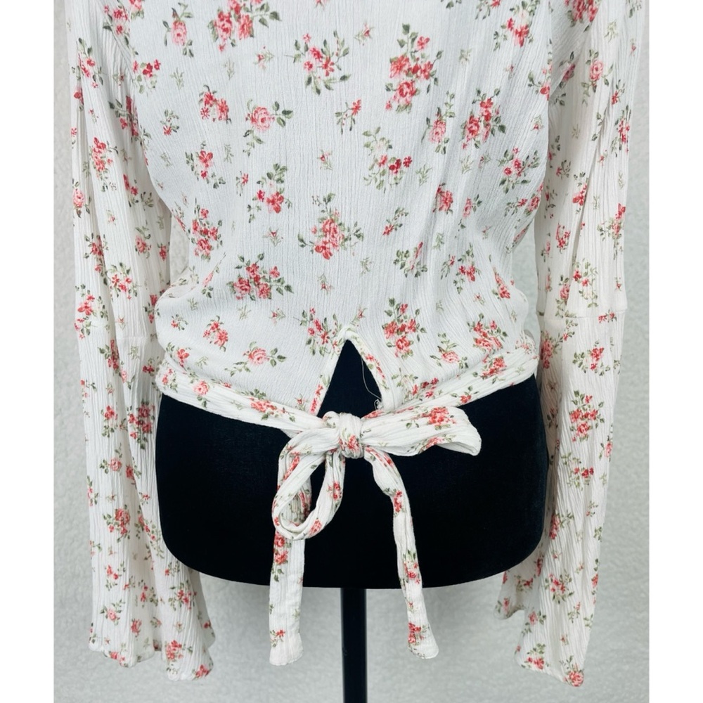 JUST POLLY • White/Multi Floral Print Lace Trim Bell Sleeve Cropped Blouse, L - Picture 8 of 14